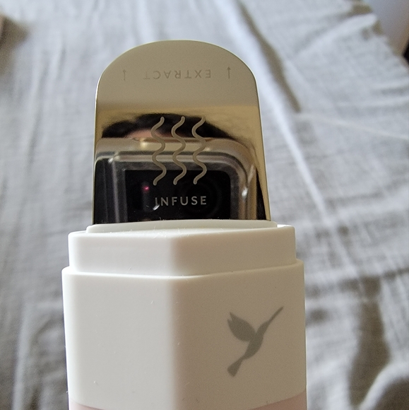 Dermaflash - ultrasonic pore extractor. Charger included. - Picture 2 of 2